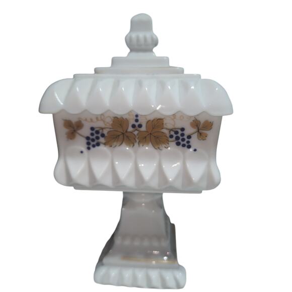 VINTAGE WESTMORELAND MILK GLASS LIDDED WEDDING BOX CANDY PEDESTAL DISH 1950 - Picture 1 of 10